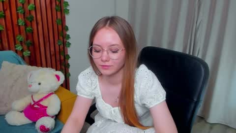 Snapshot of floralarsson chatting on May 14, 2026, 3:52 pm hey there guys im Flora no not the one from WInx. But I love magical stuff and especially I love nature. I dont know I thin online show from May 14, 2026, 3:52 pm