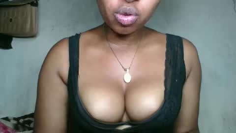 florencia011 online show from October 26, 2025, 2:45 pm