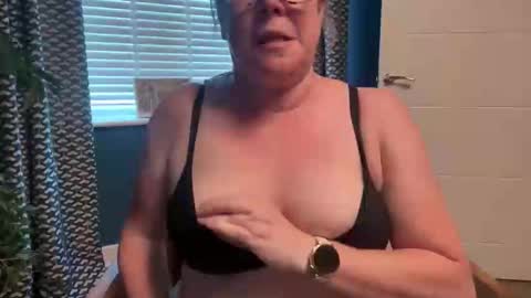 flossyishot online show from May 27, 2026, 7:33 pm