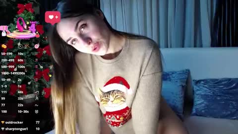 Snapshot of flouvet chatting on December 17, 2025, 8:42 am Flouvet online show from December 17, 2025, 8:42 am