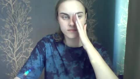 Snapshot of flower_bluee chatting on June 17, 2026, 6:27 am Ambika 3 online show from June 17, 2026, 6:27 am