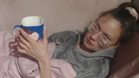 say meow and send tip  online show from April 10, 2026, 4:12 pm