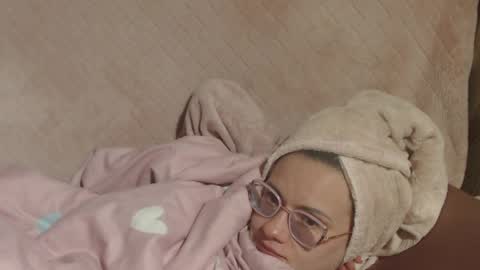 say meow and send tip  online show from March 27, 2026, 9:47 pm