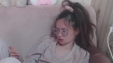 say meow and send tip  online show from April 15, 2026, 7:48 am