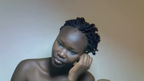 flowerdiva002 online show from December 1, 2025, 8:08 am