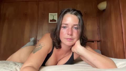 Flowergirl online show from October 27, 2025, 11:52 pm