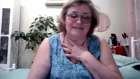 Snapshot of flowerlover8 chatting on February 3, 2025, 5:56 pm Flowerlower online show from February 3, 2025, 5:56 pm