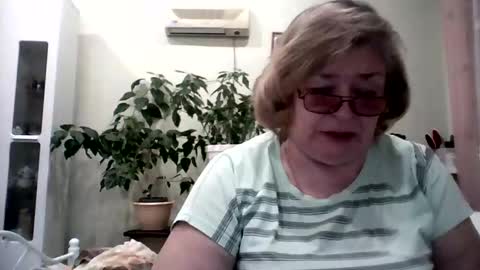 Snapshot of flowerlover8 chatting on February 7, 2025, 5:40 pm Flowerlower online show from February 7, 2025, 5:40 pm