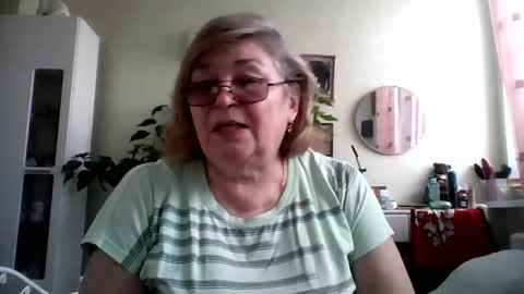 Snapshot of flowerlover8 chatting on February 8, 2025, 9:24 am Flowerlower online show from February 8, 2025, 9:24 am