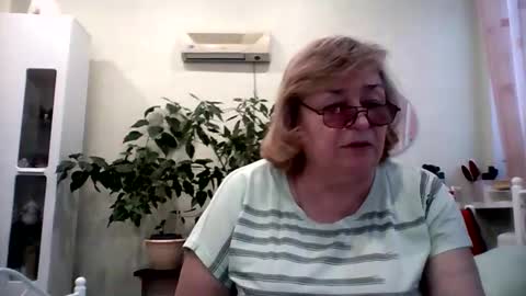 Snapshot of flowerlover8 chatting on February 9, 2025, 2:18 pm Flowerlower online show from February 9, 2025, 2:18 pm