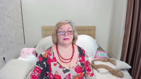 Snapshot of flowerlover8 chatting on February 11, 2025, 7:02 am Flowerlower online show from February 11, 2025, 7:02 am