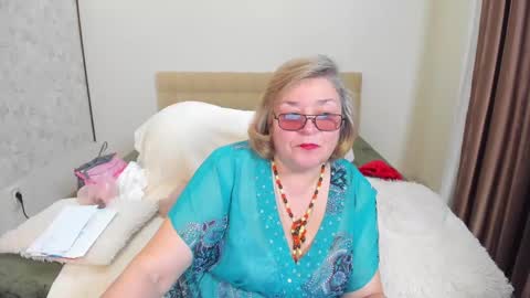 Snapshot of flowerlover8 chatting on February 12, 2025, 1:59 pm Flowerlower online show from February 12, 2025, 1:59 pm