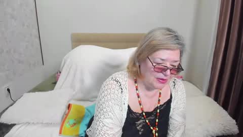 Snapshot of flowerlover8 chatting on February 13, 2025, 4:22 am Flowerlower online show from February 13, 2025, 4:22 am