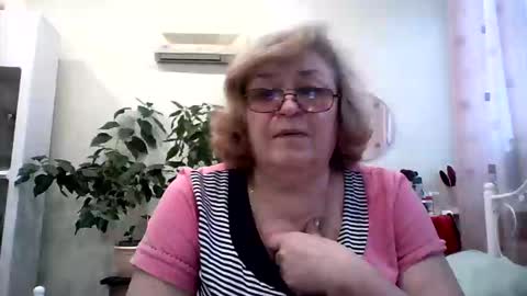 Snapshot of flowerlover8 chatting on February 16, 2025, 5:37 am Flowerlower online show from February 16, 2025, 5:37 am