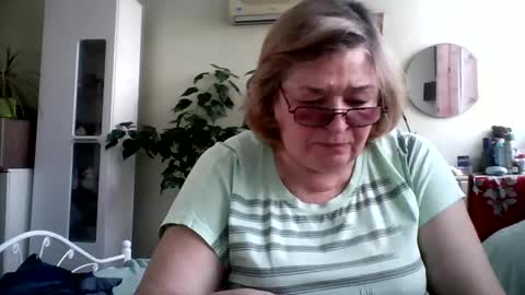 Snapshot of flowerlover8 chatting on February 17, 2025, 12:38 pm Flowerlower online show from February 17, 2025, 12:38 pm