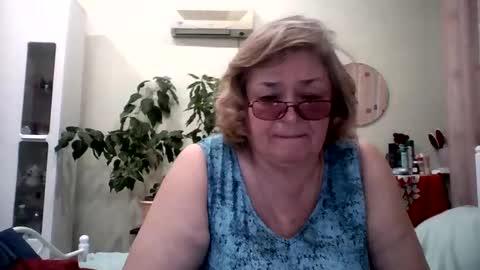 Snapshot of flowerlover8 chatting on February 19, 2025, 5:38 pm Flowerlower online show from February 19, 2025, 5:38 pm