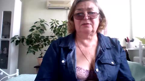 Snapshot of flowerlover8 chatting on February 27, 2025, 8:50 am Flowerlower online show from February 27, 2025, 8:50 am
