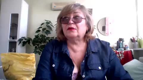 Snapshot of flowerlover8 chatting on March 7, 2025, 10:56 am Flowerlower online show from March 7, 2025, 10:56 am