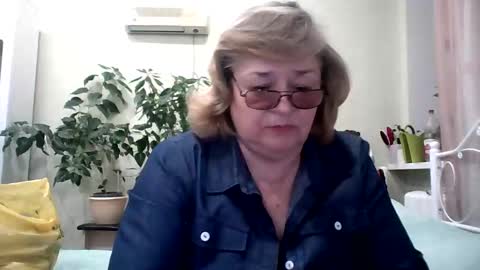 Snapshot of flowerlover8 chatting on March 7, 2025, 6:11 pm Flowerlower online show from March 7, 2025, 6:11 pm