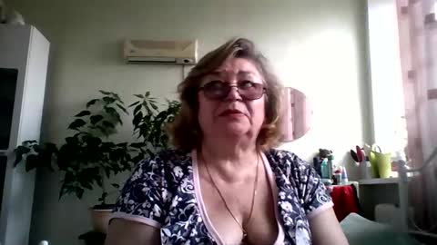 Snapshot of flowerlover8 chatting on March 8, 2025, 8:44 am Flowerlower online show from March 8, 2025, 8:44 am
