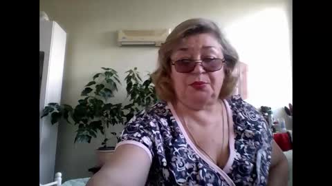 Snapshot of flowerlover8 chatting on March 9, 2025, 8:40 am Flowerlower online show from March 9, 2025, 8:40 am