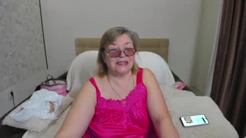 Snapshot of flowerlover8 chatting on March 11, 2025, 1:59 am Flowerlower online show from March 11, 2025, 1:59 am