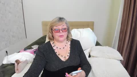 Snapshot of flowerlover8 chatting on March 11, 2025, 2:40 pm Flowerlower online show from March 11, 2025, 2:40 pm