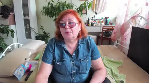 Snapshot of flowerlover8 chatting on October 13, 2025, 8:03 am Flowerlower online show from October 13, 2025, 8:03 am