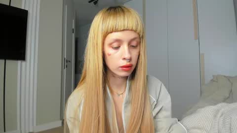 Flower online show from April 12, 2026, 1:38 pm