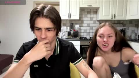 flowerscouple online show from March 24, 2026, 10:04 pm