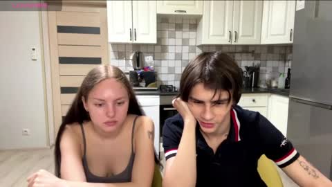 flowerscouple online show from March 26, 2026, 10:15 pm