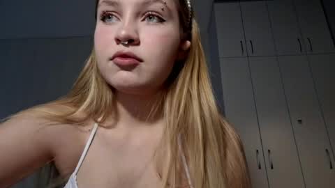 Snapshot of flowflirtx chatting on May 22, 2026, 1:50 pm flowflirtx online show from May 22, 2026, 1:50 pm