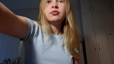 Snapshot of flowflirtx chatting on May 24, 2026, 1:05 pm flowflirtx online show from May 24, 2026, 1:05 pm