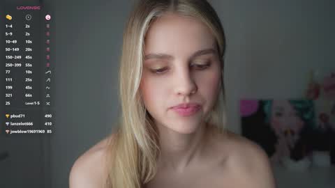 Adeline online show from January 28, 2025, 11:06 am