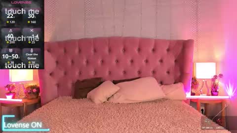 Snapshot of fluffy_ice chatting on October 15, 2025, 12:11 am Mia online show from October 15, 2025, 12:11 am