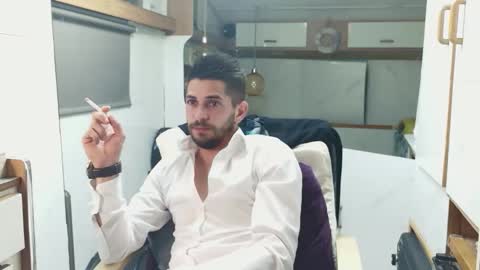 independent model online show from May 25, 2026, 7:53 pm