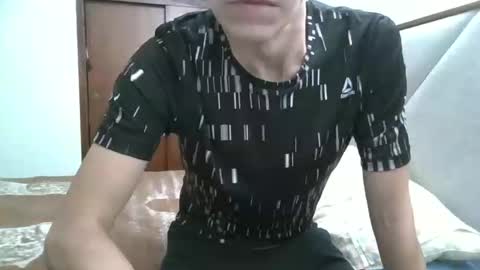 fonzi_flores online show from December 14, 2025, 1:33 am