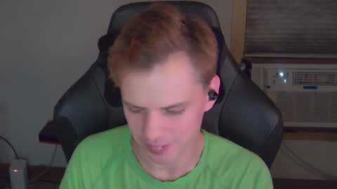 Snapshot of forever_broken chatting on October 26, 2025, 4:40 am forever_broken online show from October 26, 2025, 4:40 am