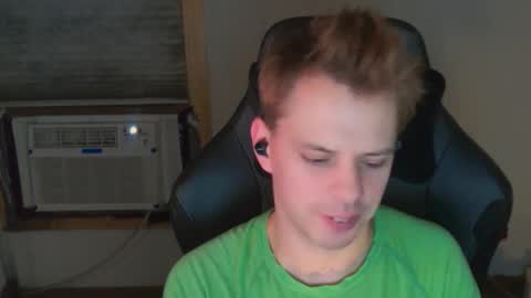 Snapshot of forever_broken chatting on November 30, 2025, 6:28 am forever_broken online show from November 30, 2025, 6:28 am