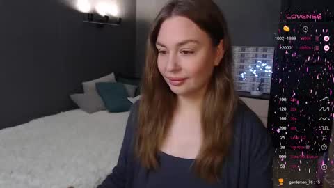 Julia online show from November 3, 2025, 11:22 am