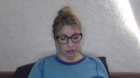 Snapshot of fox_red_lady7 chatting on December 17, 2024, 7:48 pm fox_red_lady7 online show from December 17, 2024, 7:48 pm