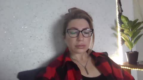 Snapshot of fox_red_lady7 chatting on March 2, 2025, 7:32 am fox_red_lady7 online show from March 2, 2025, 7:32 am