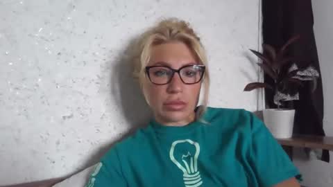 Snapshot of fox_red_lady7 chatting on September 29, 2025, 8:30 am fox_red_lady7 online show from September 29, 2025, 8:30 am