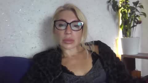 Snapshot of fox_red_lady7 chatting on October 9, 2025, 10:13 am fox_red_lady7 online show from October 9, 2025, 10:13 am