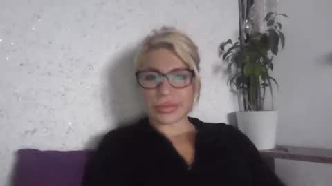 Snapshot of fox_red_lady7 chatting on October 18, 2025, 9:54 am fox_red_lady7 online show from October 18, 2025, 9:54 am