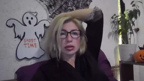 Snapshot of fox_red_lady7 chatting on October 27, 2025, 7:07 pm fox_red_lady7 online show from October 27, 2025, 7:07 pm