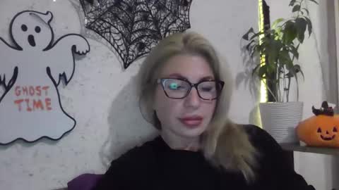 Snapshot of fox_red_lady7 chatting on October 28, 2025, 7:38 pm fox_red_lady7 online show from October 28, 2025, 7:38 pm