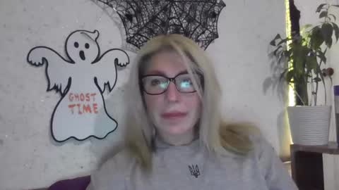 Snapshot of fox_red_lady7 chatting on October 30, 2025, 8:31 pm fox_red_lady7 online show from October 30, 2025, 8:31 pm