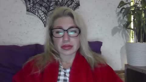 Snapshot of fox_red_lady7 chatting on November 4, 2025, 9:36 pm fox_red_lady7 online show from November 4, 2025, 9:36 pm