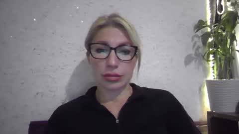 Snapshot of fox_red_lady7 chatting on November 10, 2025, 1:32 pm fox_red_lady7 online show from November 10, 2025, 1:32 pm